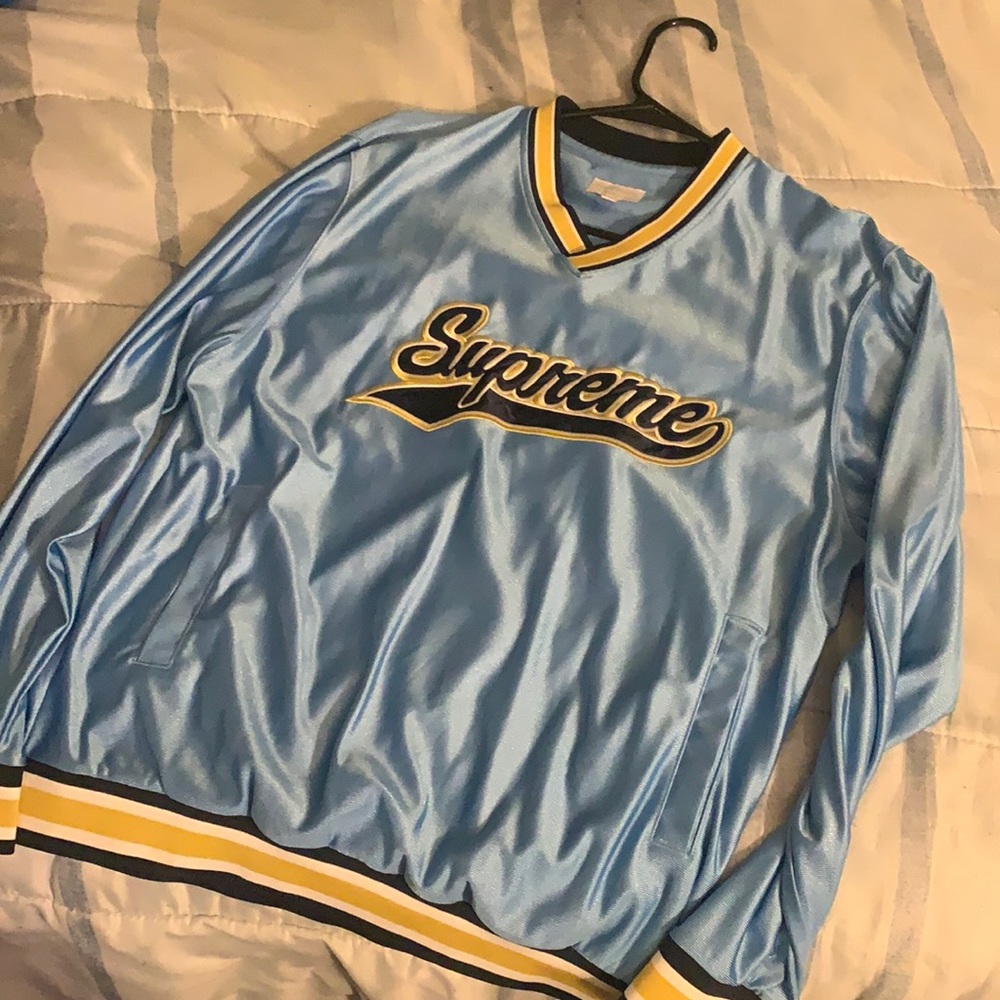 Supreme vintage sweat shirt size medium , don’t want it no more.